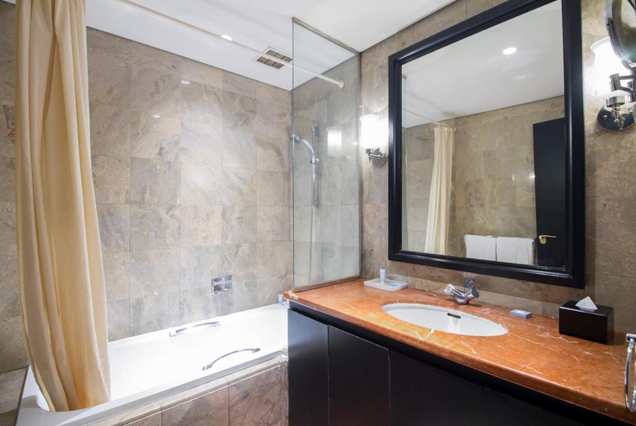 Oakwood Suites Kuningan Jakarta Exterior photo