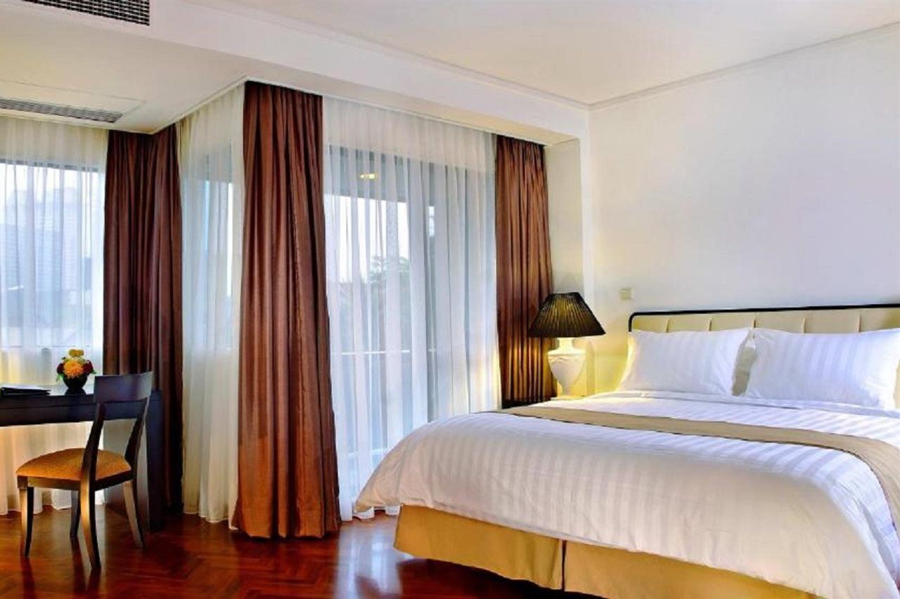 Oakwood Suites Kuningan Jakarta Exterior photo